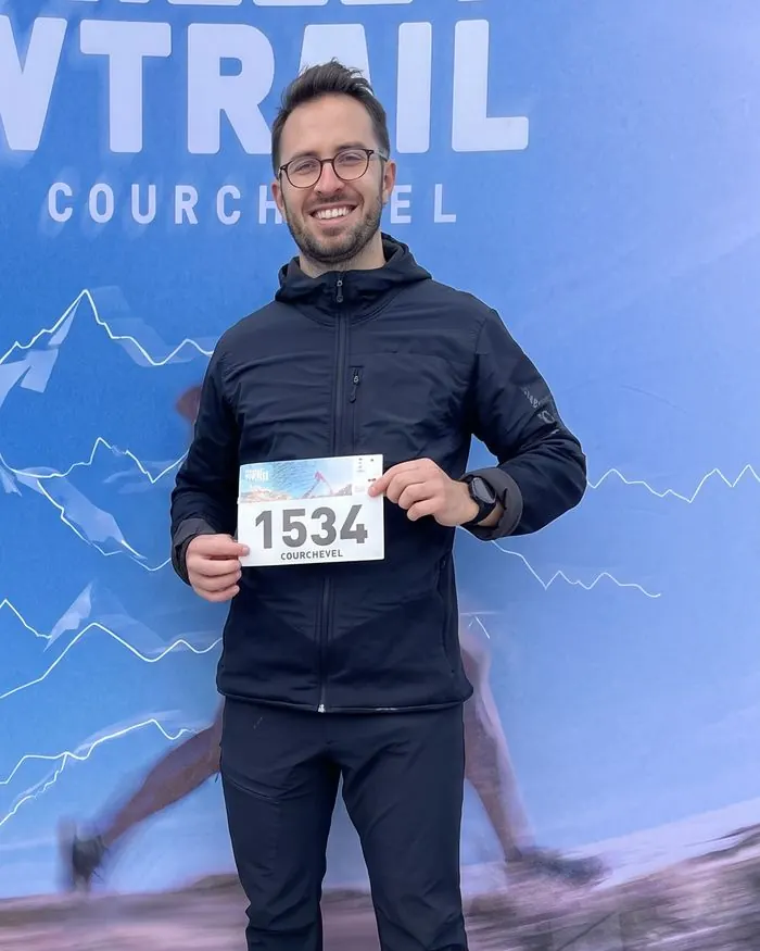 Julien Ullmo avec son dossard au Millet X Trail Courchevel